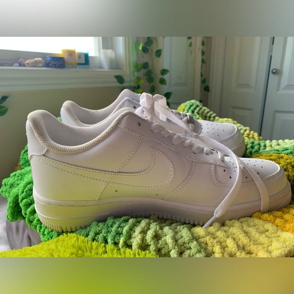 Spongebob Painted Air Force 1 - Picture 2 of 3